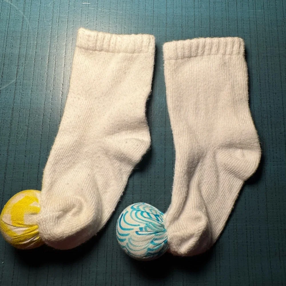 Lovevery 5-6 months Rattle Play Socks
